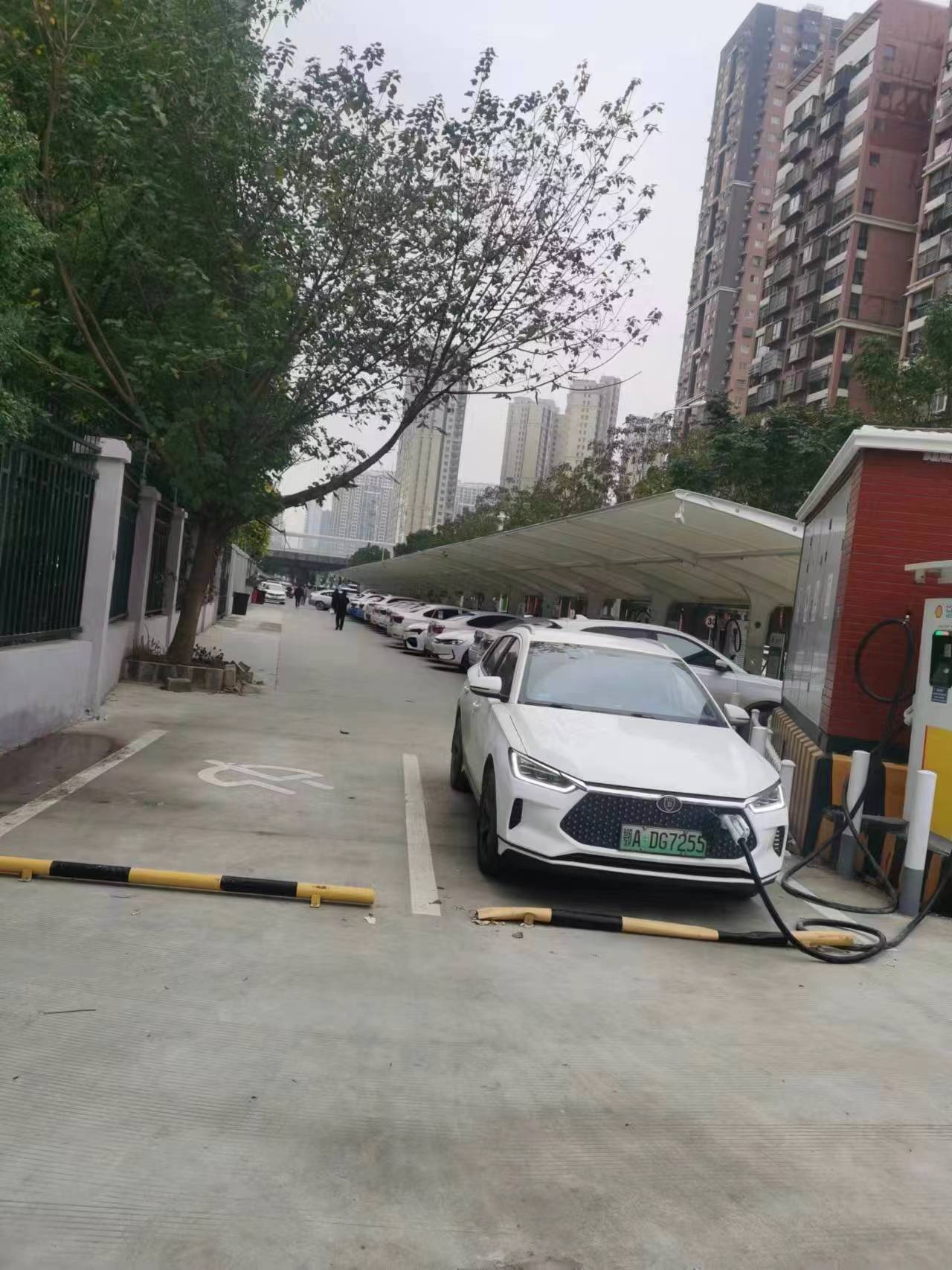 湖北电网精准调控3694台直流充电桩，助力电网削峰填谷