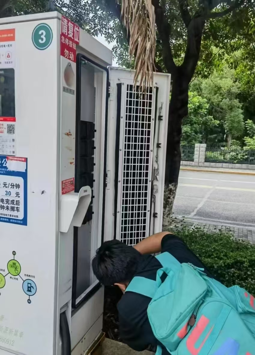 快充充电桩防尘部件维护
