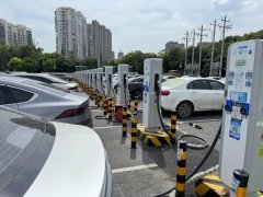 国庆高速路充电桩不够用怎么办