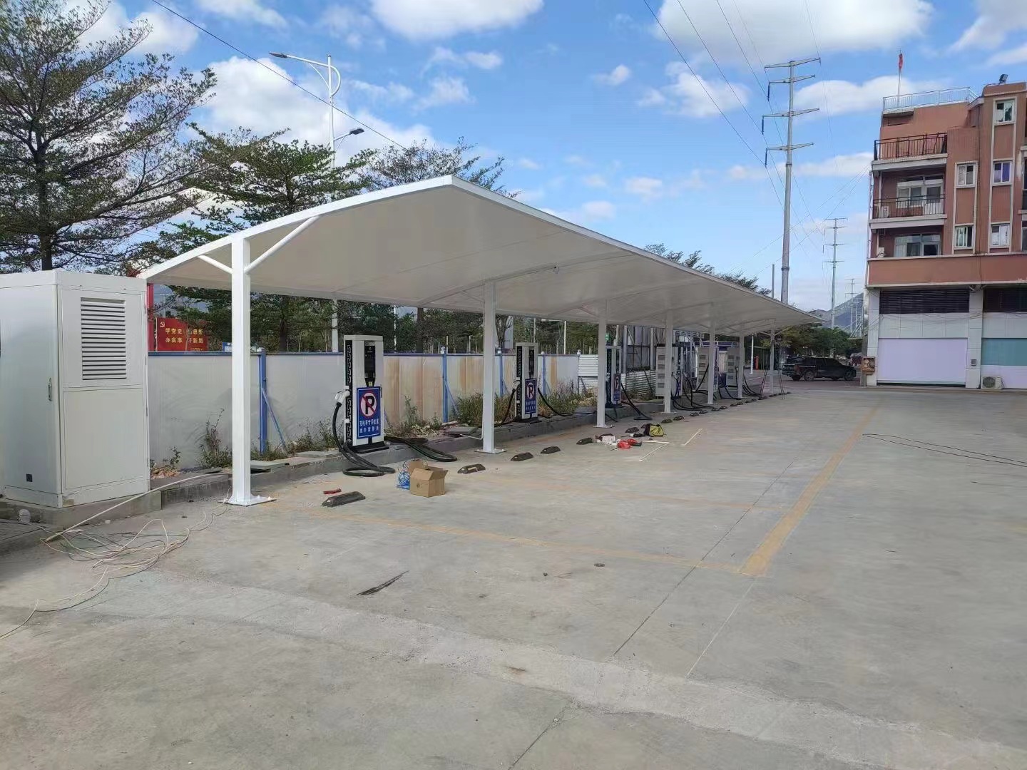 山水别苑电单车充电桩投入使用