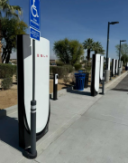 特斯拉发布超级充电站商业版计划，允许企业购