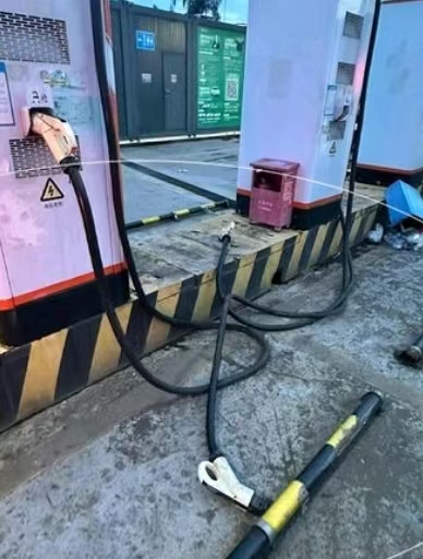 充电桩枪线乱丢