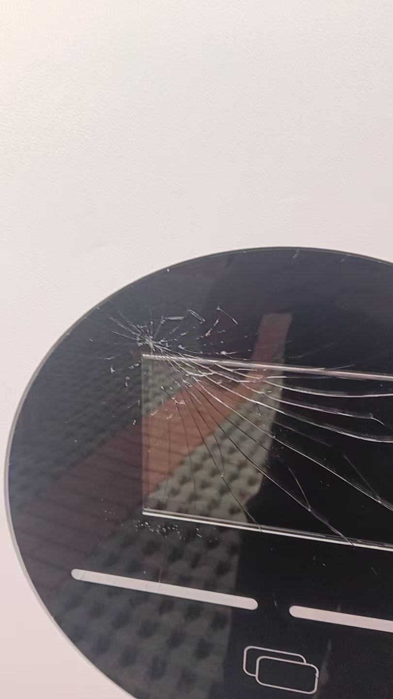充电桩面板破了